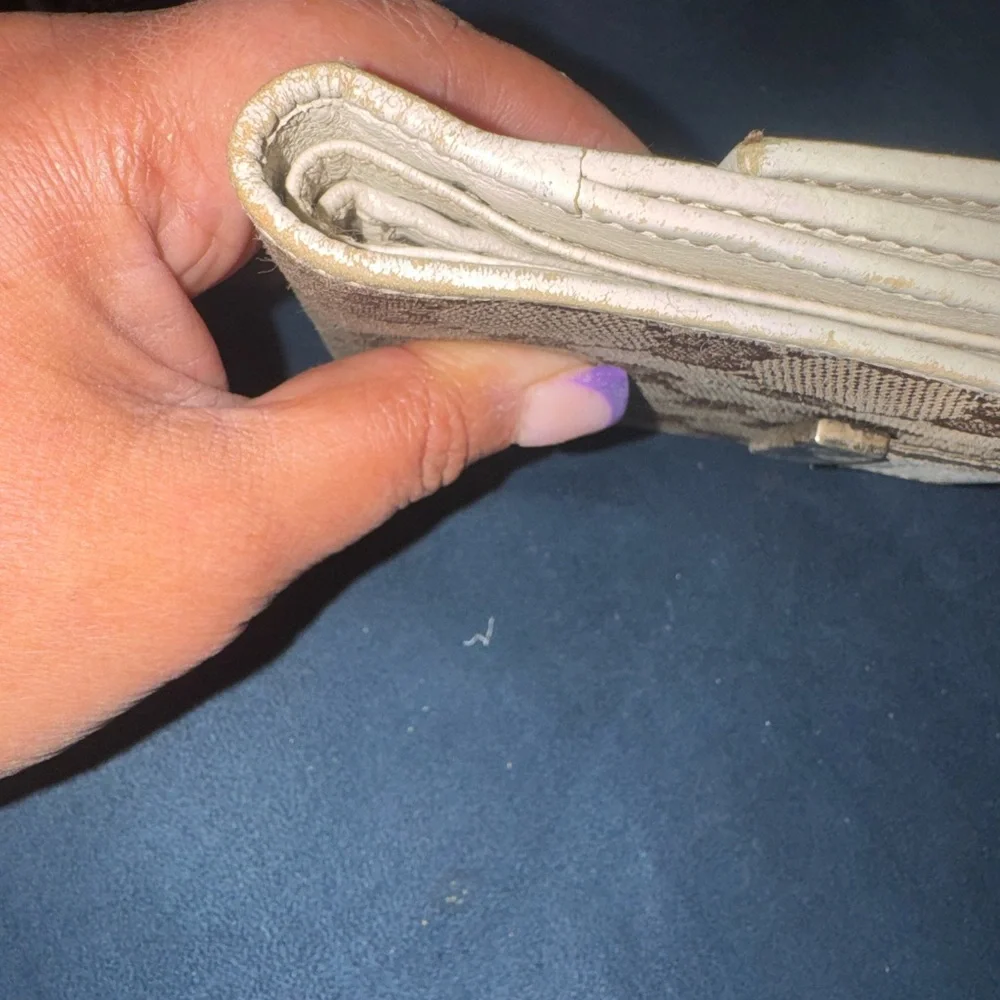 GUCCI GG Bifold Canvas Wallet - Picture 13 of 13